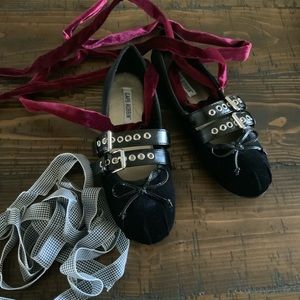⭐️⭐️ LAST PAIR! ⭐️⭐️ Ribbon Ballet Flats
